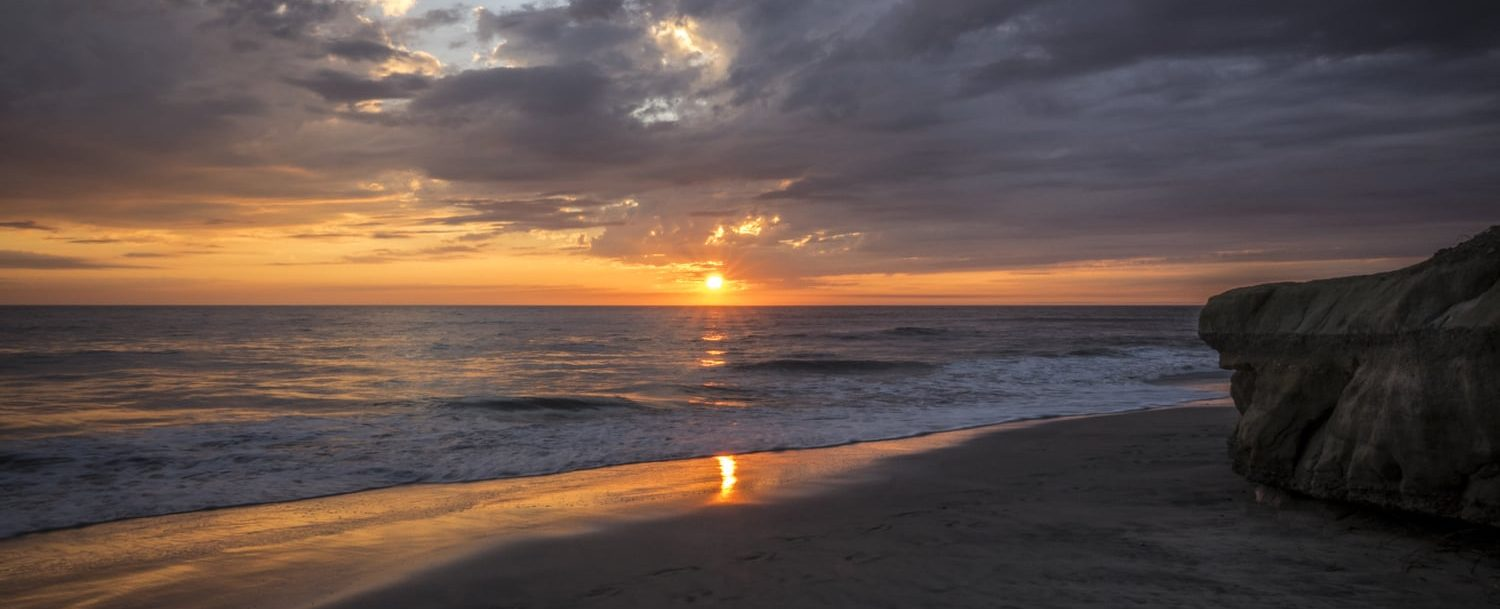 Moonlight Beach offers one of the most popular sunset and sunrise views along the Encinitas coastline.